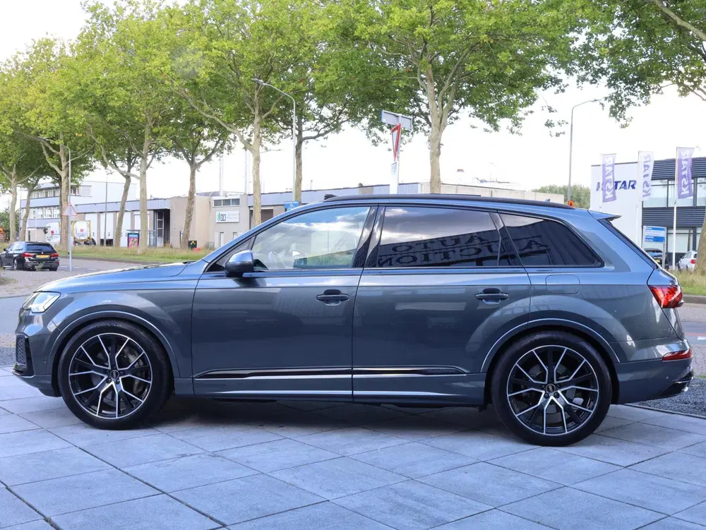 Audi Q7 55 TFSI e quattro S-Line 381PK uit 2021, foto 2