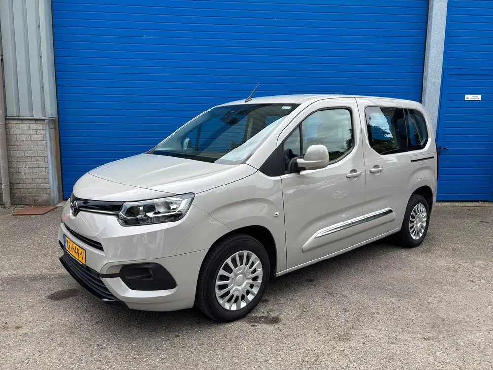 Toyota Proace City 1.2 Turbo Professional uit 2020, foto 2