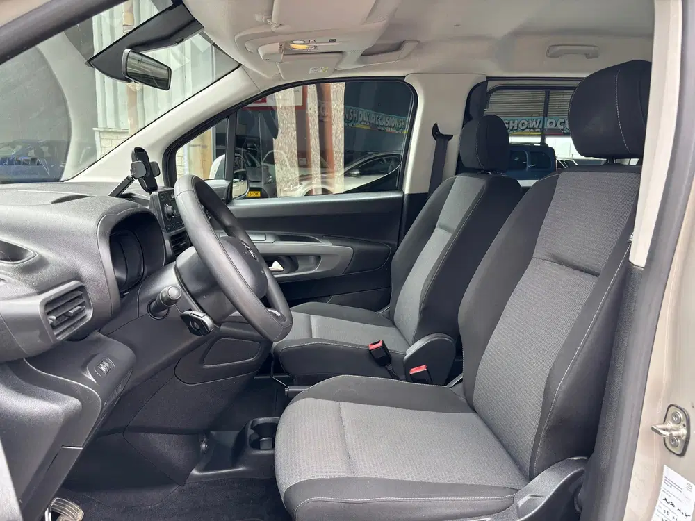 Toyota Proace City 1.2 Turbo Professional uit 2020, foto 9