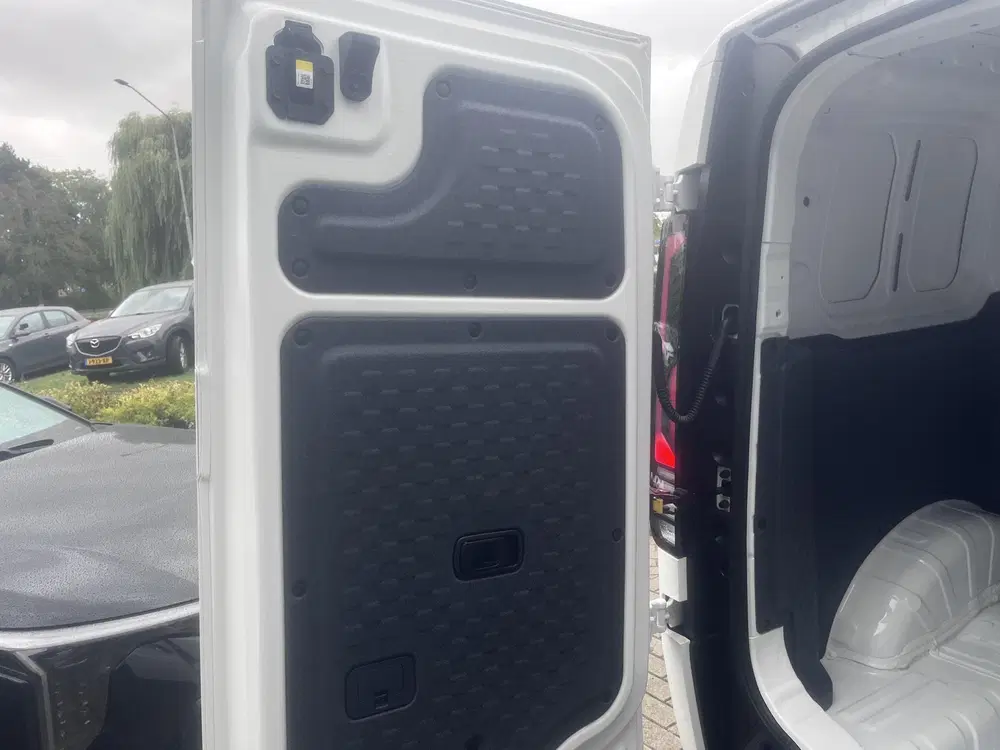 Kia PV5 L2H1 Elite Executive 71.2 kWh OP VOORRAAD uit 2026, foto 11