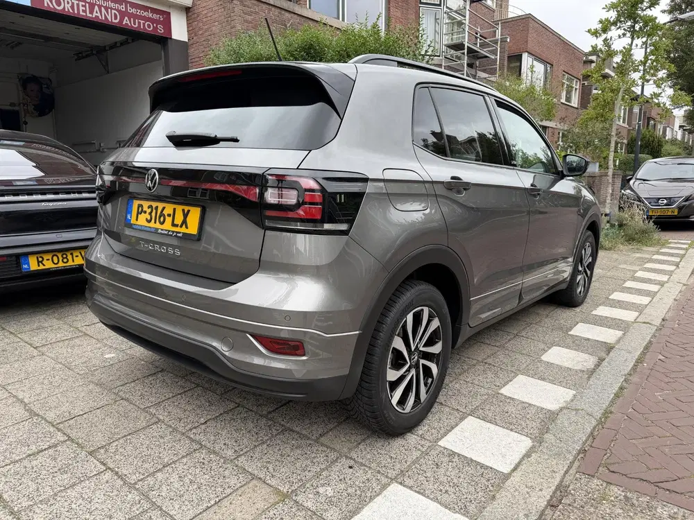 Volkswagen T-Cross 1.0 TSI R-Line uit 2022, foto 3