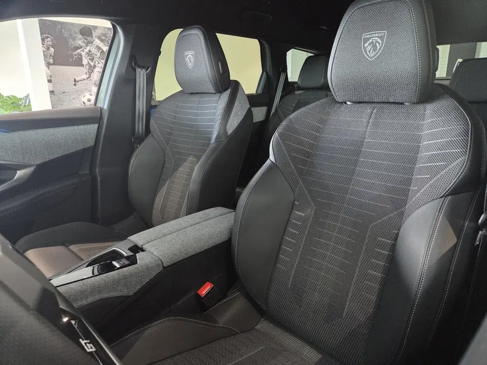 Peugeot 5008 1.2 Hybrid 145 GT 7p 7 persoons uitvoering uit 2025, foto 13