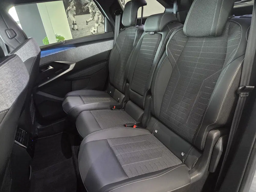 Peugeot 5008 1.2 Hybrid 145 GT 7p 7 persoons uitvoering uit 2025, foto 14