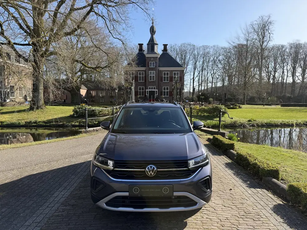 Volkswagen T-Cross 1.0 TSI Life Edition uit 2024, foto 2