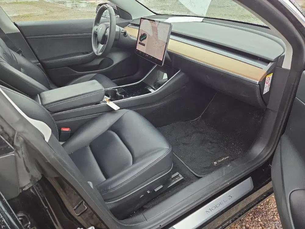 Tesla Model 3 Standard RWD Plus 86 uit 2019, foto 13
