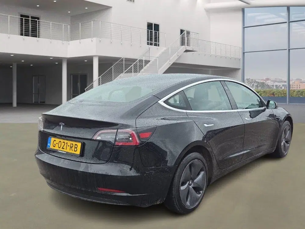 Tesla Model 3 Standard RWD Plus 86 uit 2019, foto 3