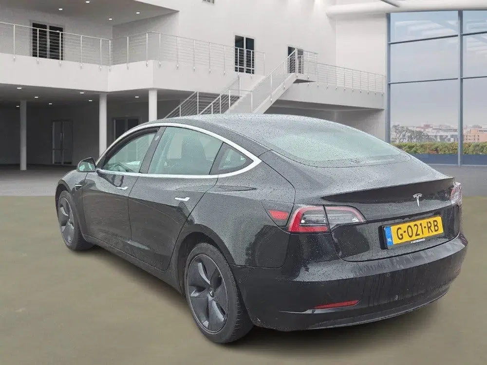 Tesla Model 3 Standard RWD Plus 86 uit 2019, foto 4