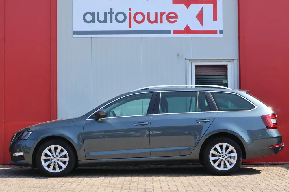 Skoda Octavia 1.6 TDI DSG Greentech Clever Edition uit 2020, foto 2