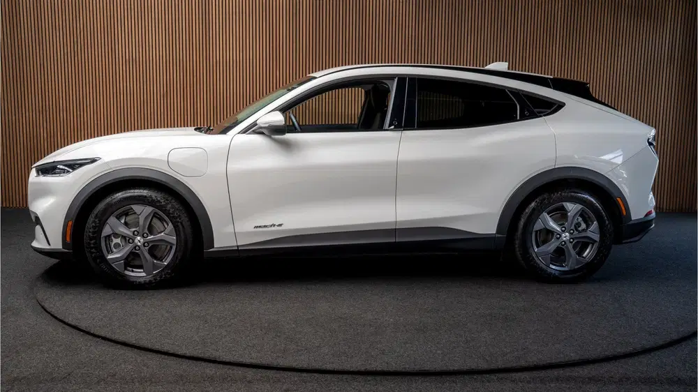 Ford Mustang Mach-E RWD 75 kWh B&O 360 Leder Metallic ACC uit 2022, foto 2