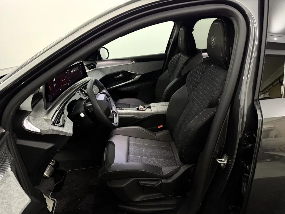 Peugeot 5008 1.2 Hybrid 145 GT 7P Camera uit 2026, foto 7