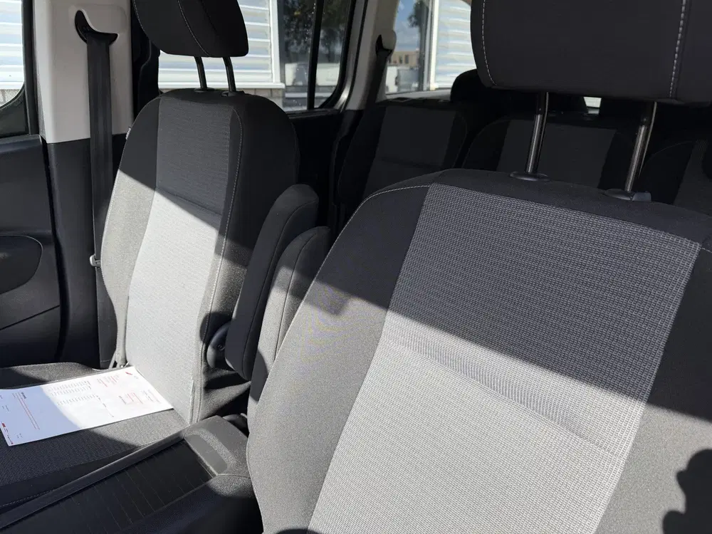 Toyota Proace City 1.2 Turbo 130pk Active Long 7 perso uit 2021, foto 12