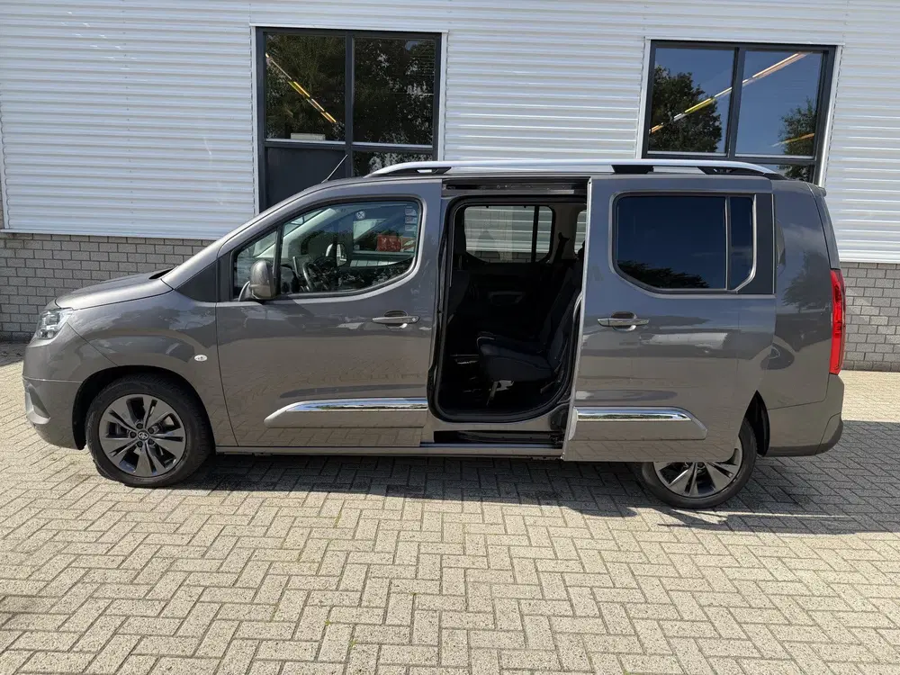 Toyota Proace City 1.2 Turbo 130pk Active Long 7 perso uit 2021, foto 2