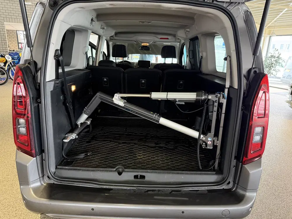 Toyota Proace City 1.2 Turbo 130pk Active Long 7 perso uit 2021, foto 3