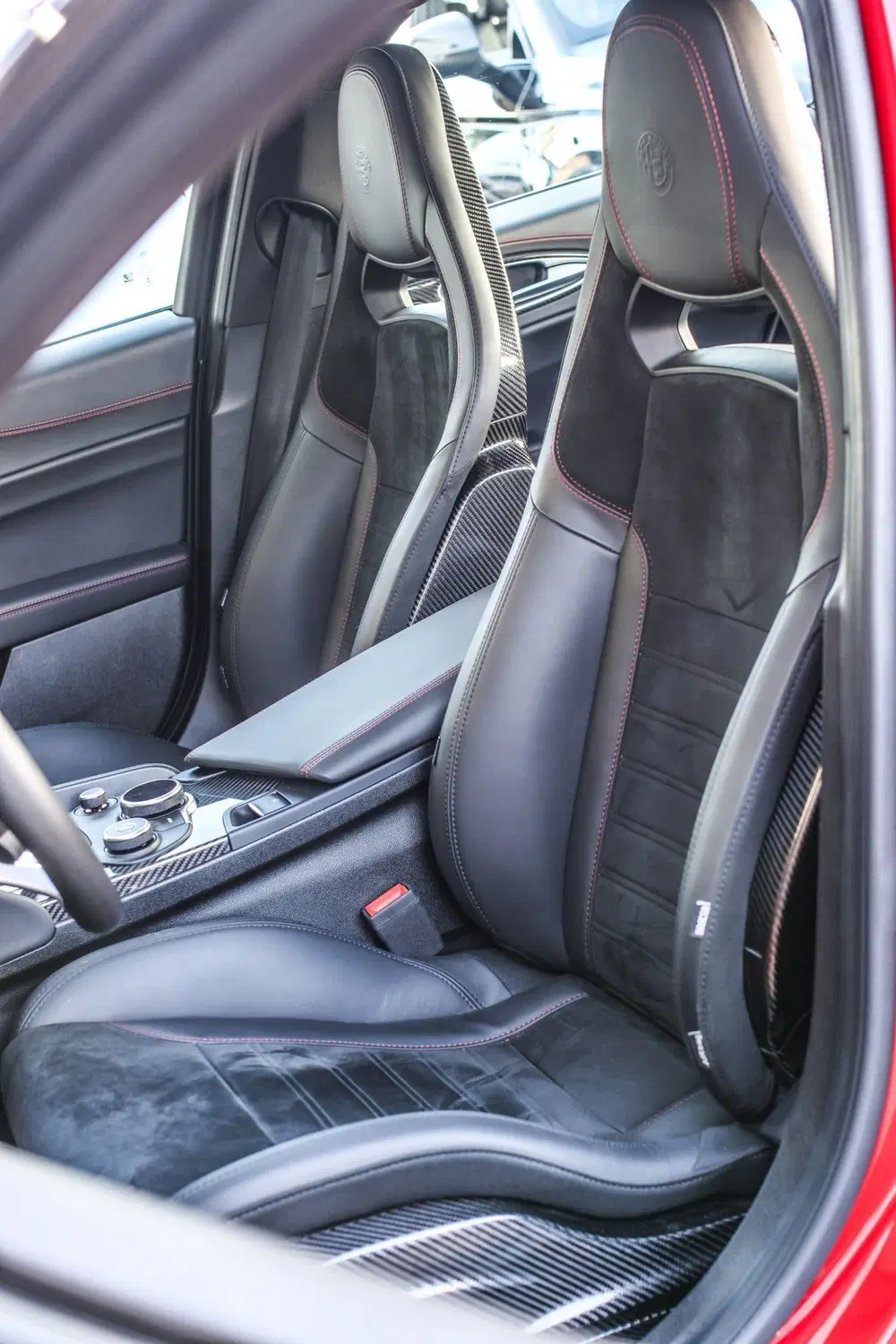 Alfa Romeo Giulia 2.9 V6 Quadrifoglio *Kuipstoelen*H uit 2019, foto 3