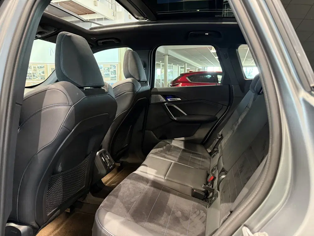 BMW X1 xDrive30e M sport Individual Frozen Grey uit 2023, foto 10