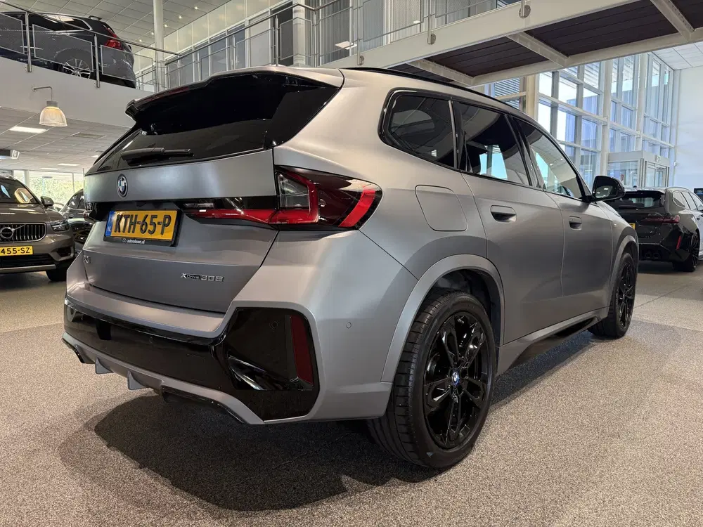BMW X1 xDrive30e M sport Individual Frozen Grey uit 2023, foto 6