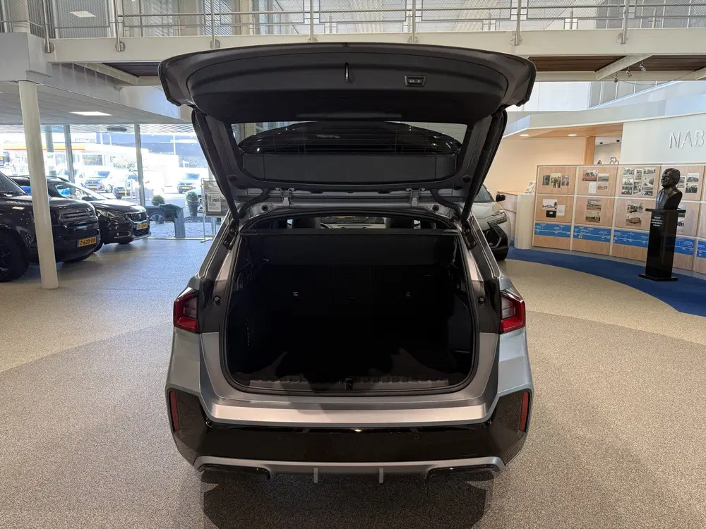 BMW X1 xDrive30e M sport Individual Frozen Grey uit 2023, foto 8