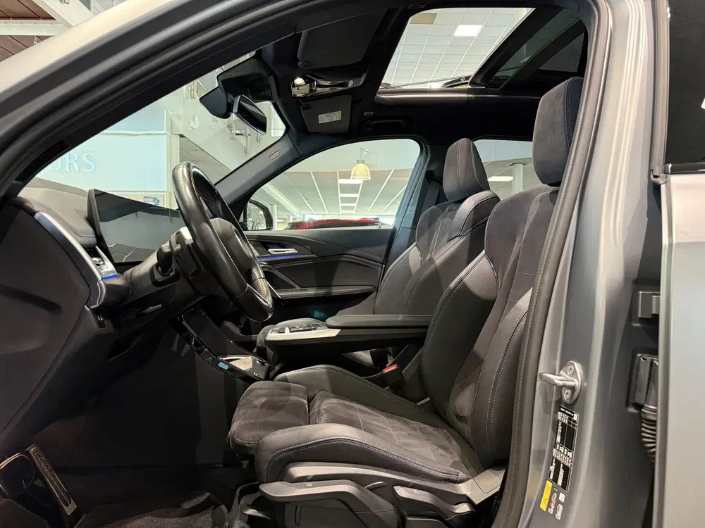 BMW X1 xDrive30e M sport Individual Frozen Grey uit 2023, foto 9