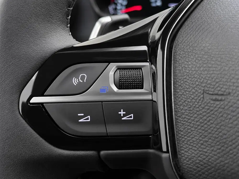 Peugeot 3008 1.2 PureTech Active Business Navigatie App uit 2019, foto 13