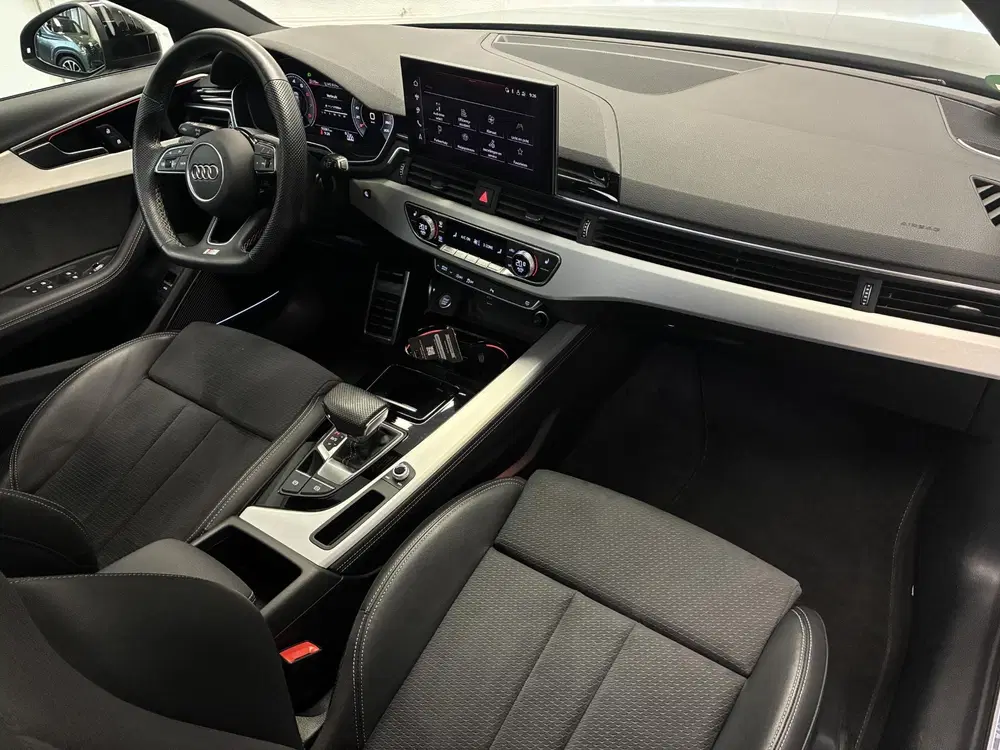 Audi A4 35 TFSI S edition Competition uit 2023, foto 12