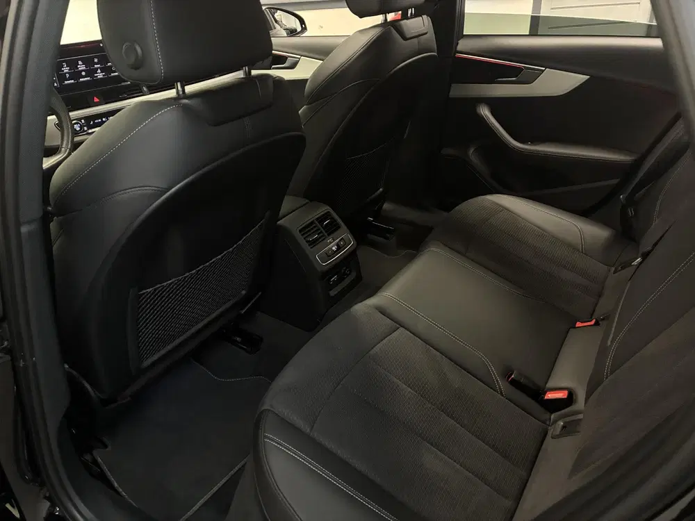 Audi A4 35 TFSI S edition Competition uit 2023, foto 14