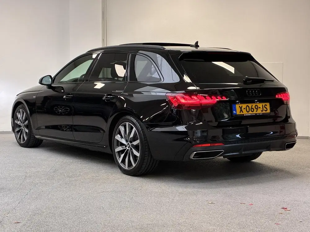 Audi A4 35 TFSI S edition Competition uit 2023, foto 8