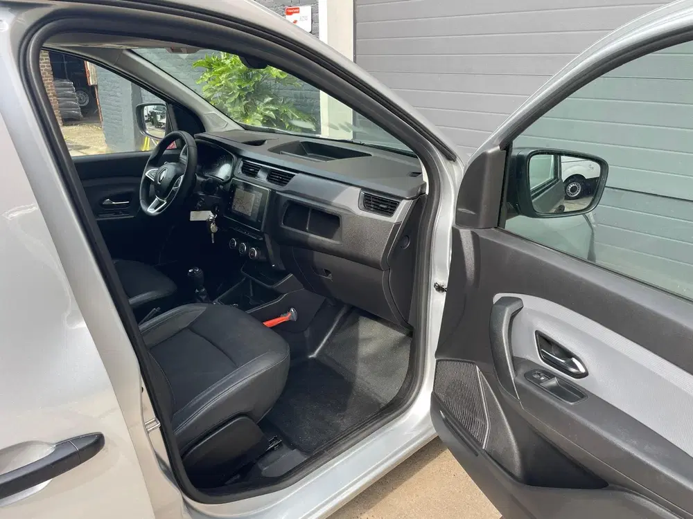 Renault Express 1.5 dCi 75 Comfort lage kilometerstand gri uit 2021, foto 15