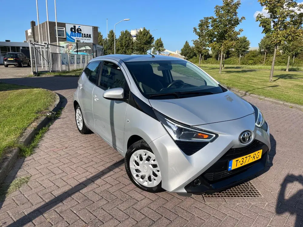 Toyota Aygo 1.0 VVT-i x-play limited Automaat uit 2019, foto 2