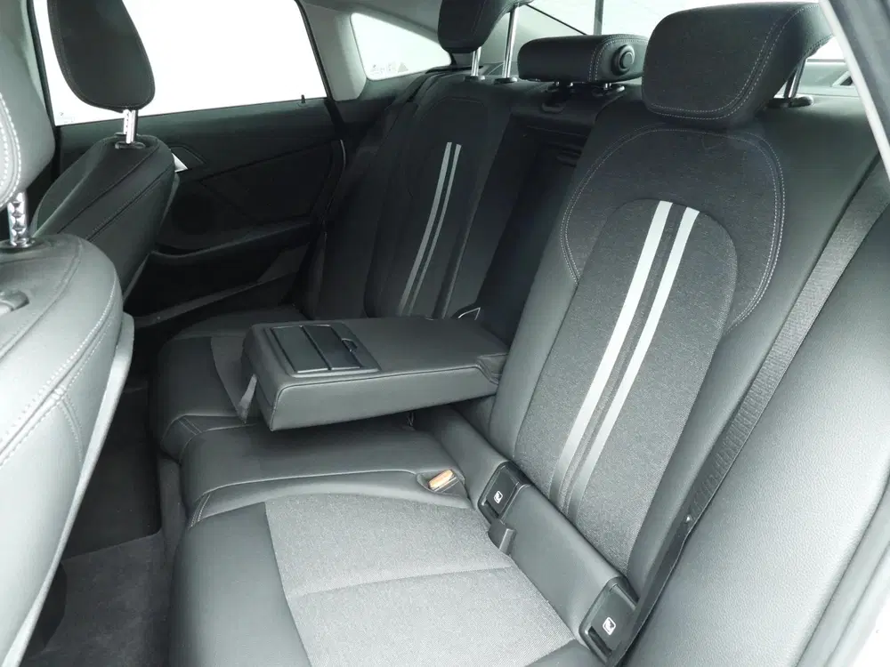 BMW 2-serie Gran Coupé 220i uit 2021, foto 8