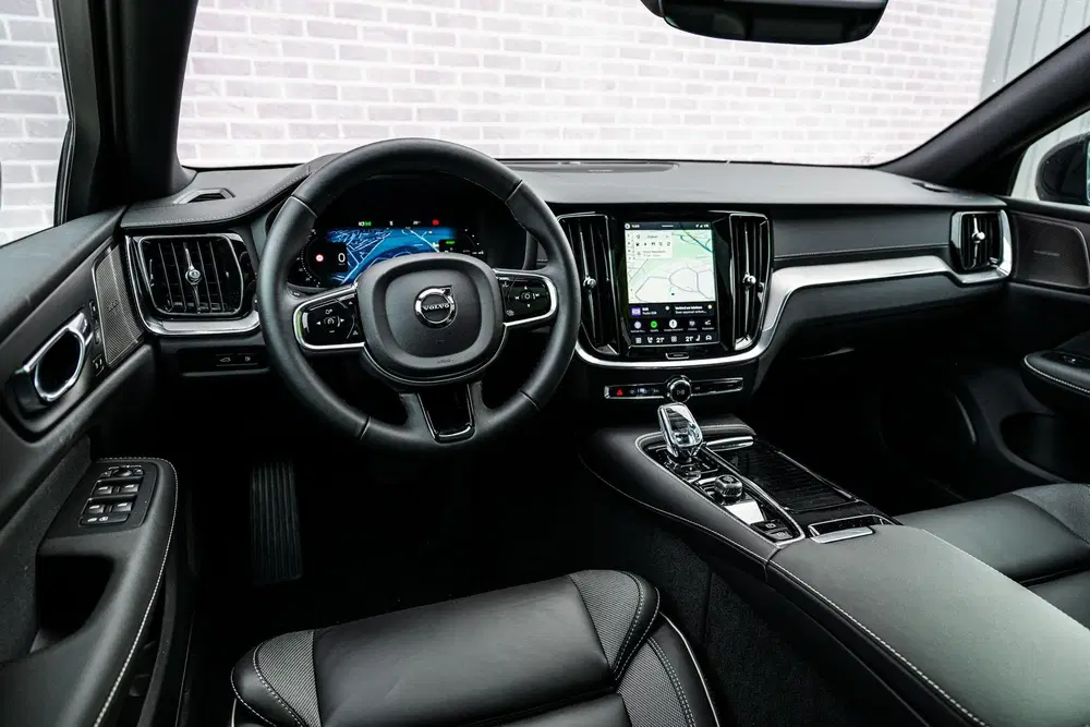 Volvo V60 2.0 T6 Plug-in hybrid AWD Ultra Dark uit 2026, foto 12