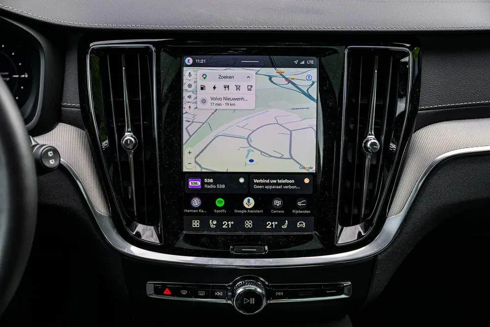 Volvo V60 2.0 T6 Plug-in hybrid AWD Ultra Dark uit 2026, foto 13