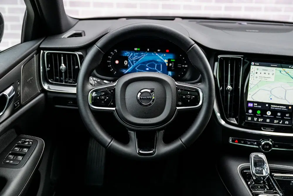 Volvo V60 2.0 T6 Plug-in hybrid AWD Ultra Dark uit 2026, foto 3