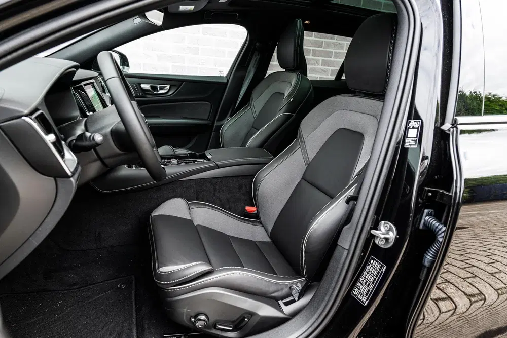 Volvo V60 2.0 T6 Plug-in hybrid AWD Ultra Dark uit 2026, foto 7