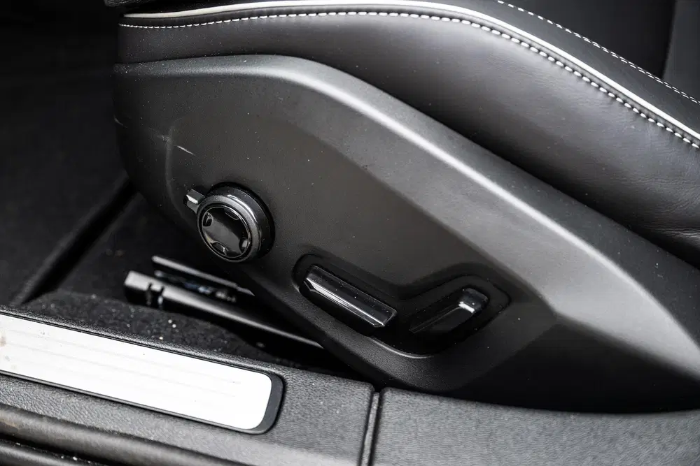 Volvo V60 2.0 T6 Plug-in hybrid AWD Ultra Dark uit 2026, foto 8