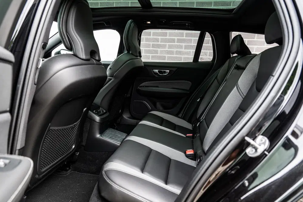 Volvo V60 2.0 T6 Plug-in hybrid AWD Ultra Dark uit 2026, foto 9