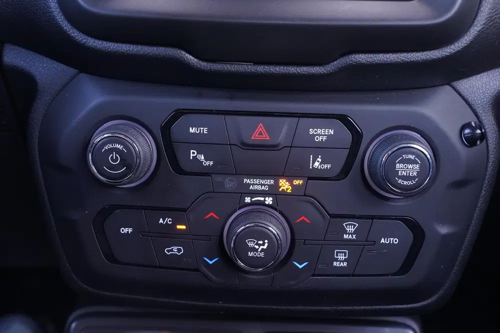 Jeep Renegade 1.3T DDCT Limited automaat climatronic 16" uit 2020, foto 2