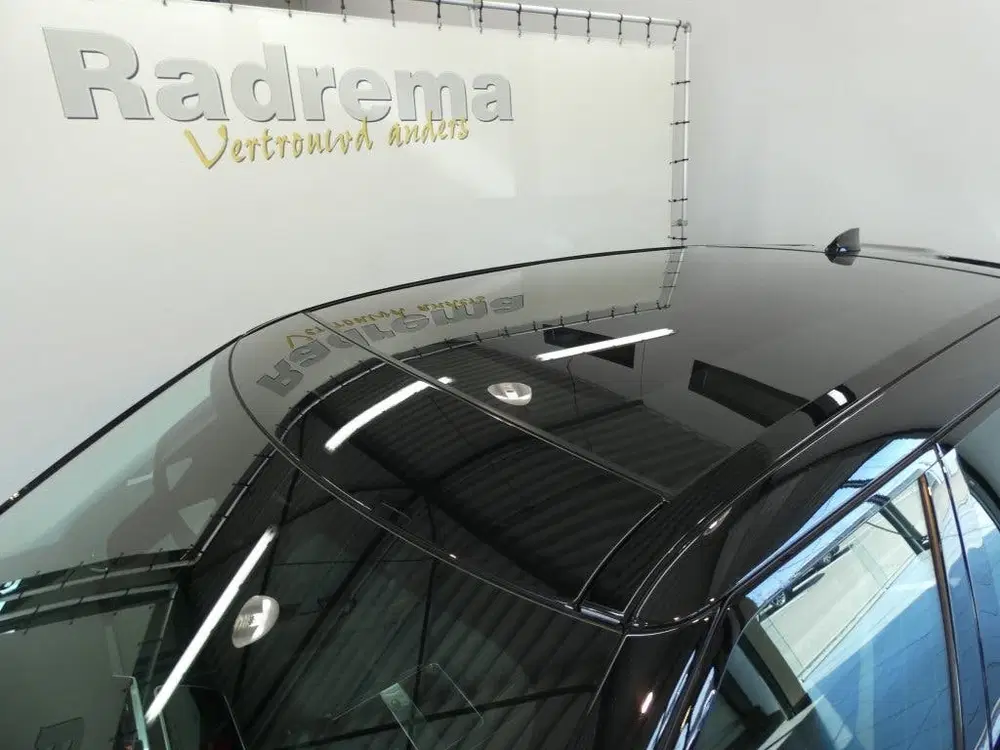 Land Rover Range Rover Velar P400e Plug in hybrid Panodak uit 2022, foto 15