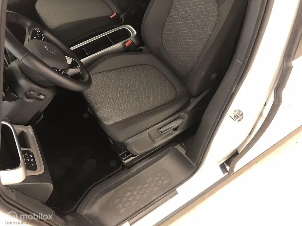 Volkswagen ID. Buzz ID. Buzz Pro 86 kWh LWB 7p. Trekhaak uit 2025, foto 6