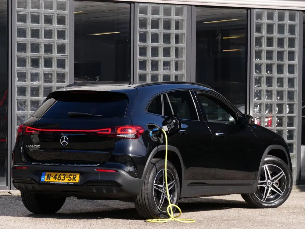 Mercedes-Benz EQA 67kWh AMG uit 2022, foto 2