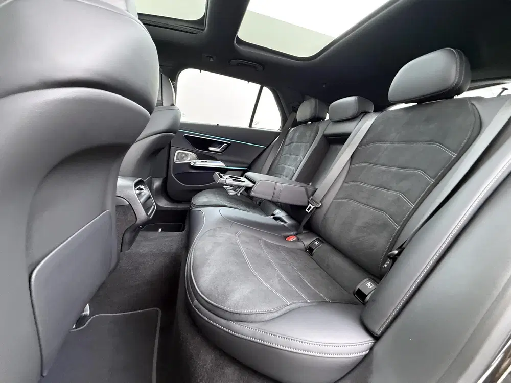 Mercedes-Benz E-Klasse 300 e Sport Edition uit 2025, foto 8