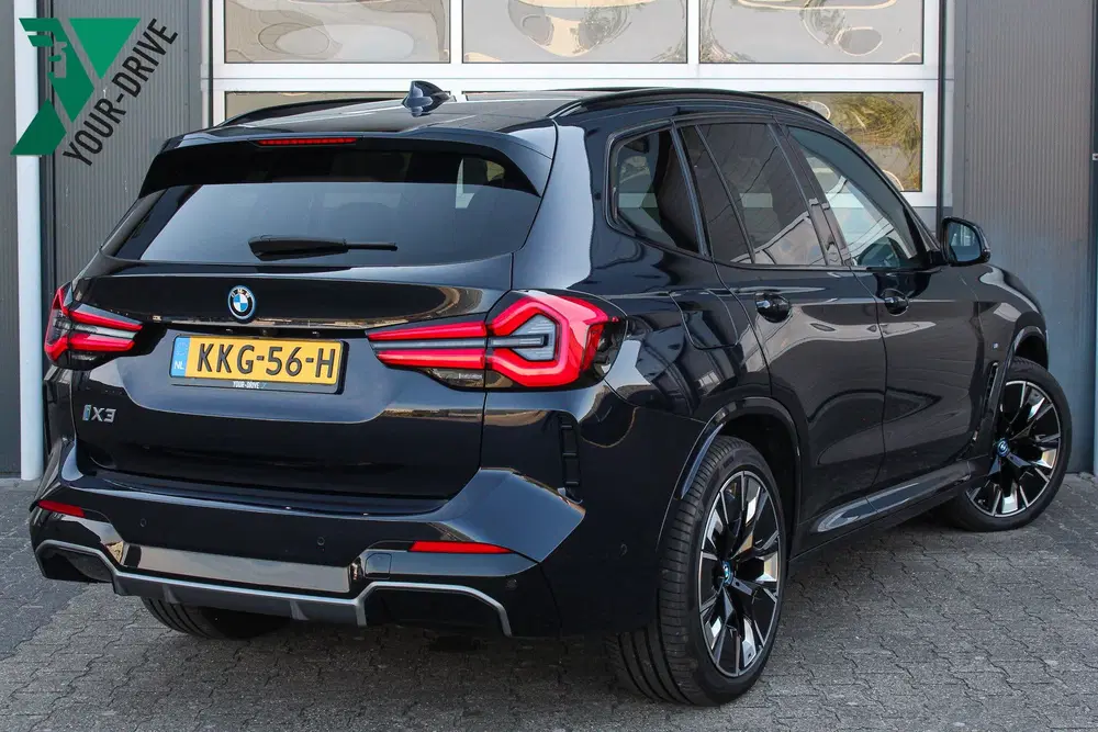BMW iX3 M Sport High Executive 80 kWh uit 2023, foto 2