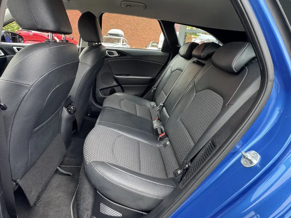 Kia Ceed 1.6 GDI PHEV DynamicPlusLine uit 2021, foto 12