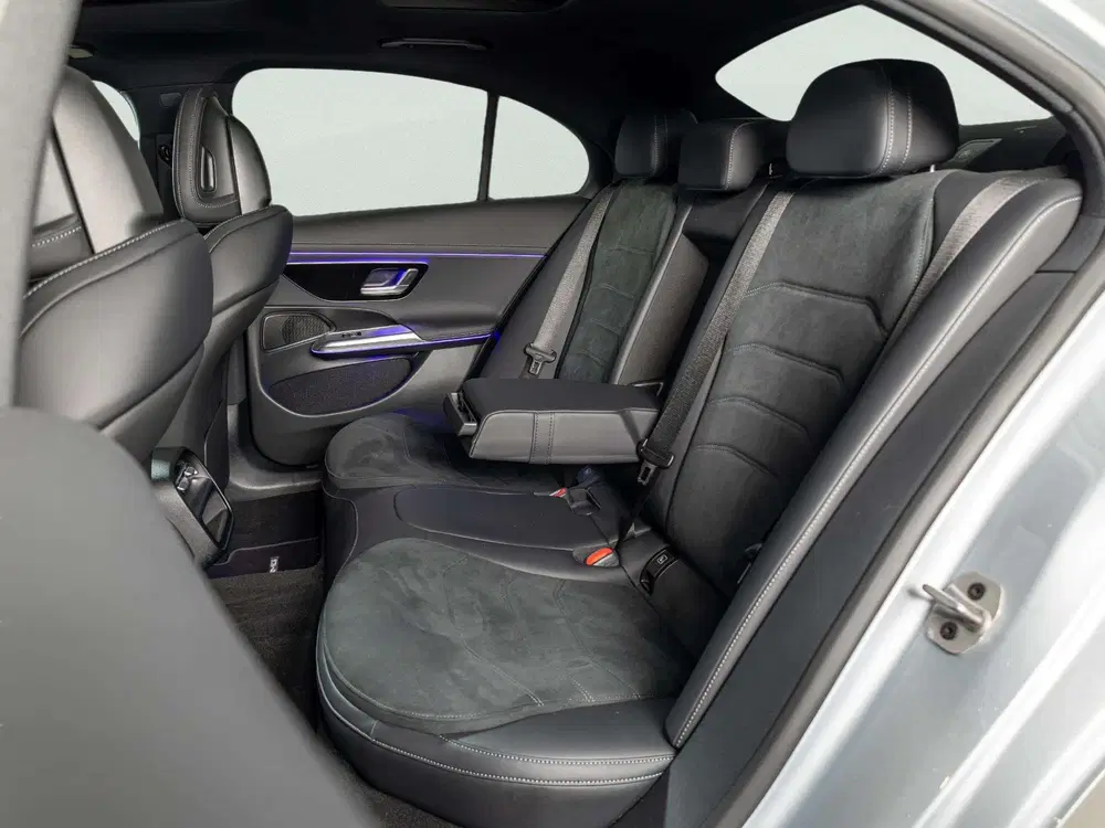 Mercedes-Benz E-Klasse 300 e Sport Edition uit 2025, foto 11
