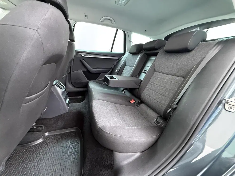 Skoda Octavia 2.0 TDI Greentech Style Business TAXI uit 2019, foto 11