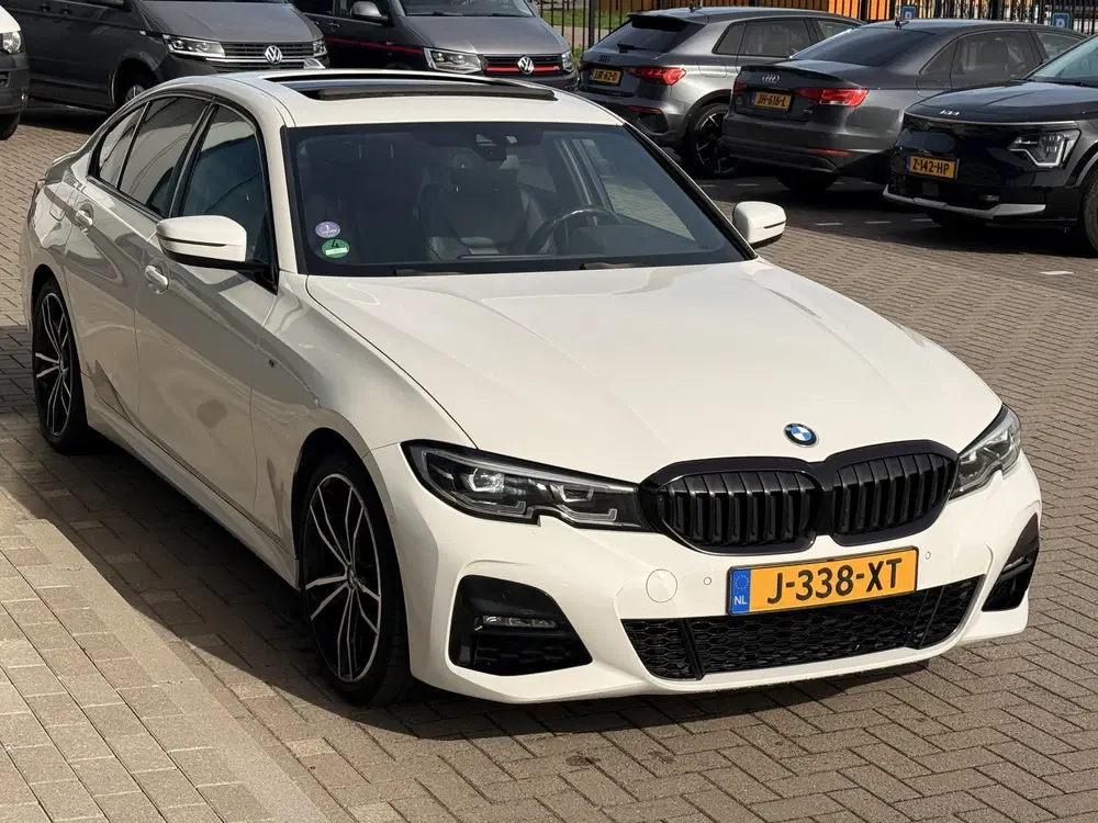 BMW 3-serie 320i High Executive Edition uit 2020, foto 10