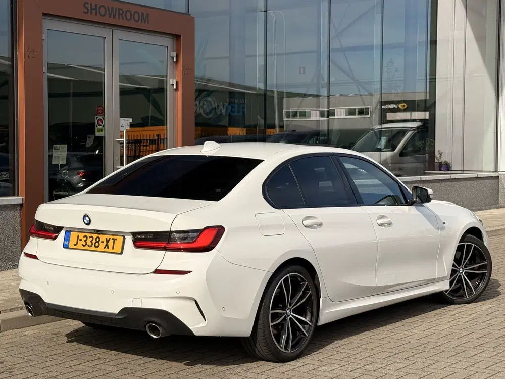 BMW 3-serie 320i High Executive Edition uit 2020, foto 13