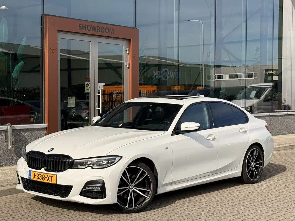 BMW 3-serie 320i High Executive Edition uit 2020, foto 3