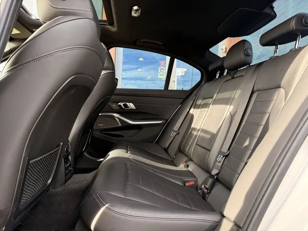 BMW 3-serie 320i High Executive Edition uit 2020, foto 7
