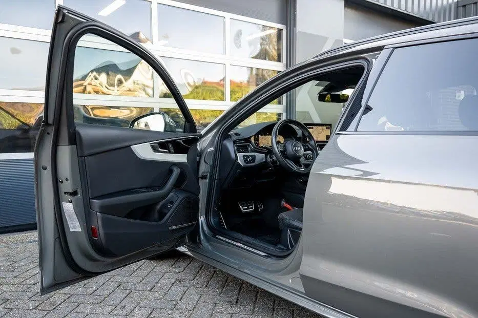 Audi A4 40 TFSI S line uit 2022, foto 10