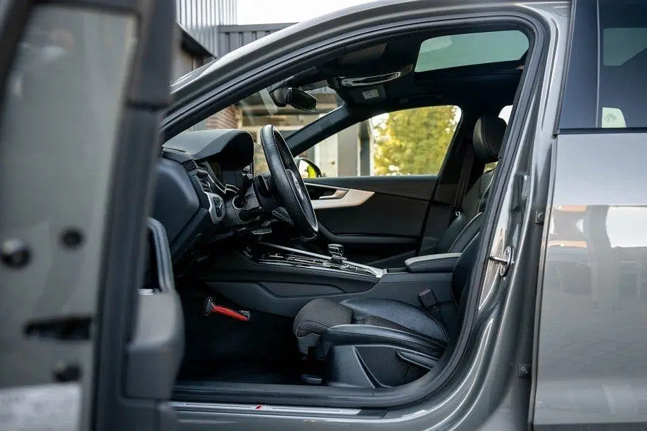 Audi A4 40 TFSI S line uit 2022, foto 12